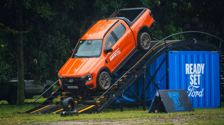 Ford ưu đãi loạt xe trong tháng 9, tiếp tục chuỗi lái thử Ready Set Ford trên toàn quốc