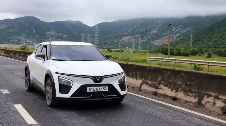 Doanh số SUV cỡ C tháng 8/2026: Chỉ mình VinFast VF 7 tăng trưởng dương