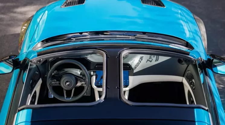 Vén màn Nissan Z Kaze - mẫu xe mui trần với nóc độc đáo, tái hiện phong cách của thập niên '90