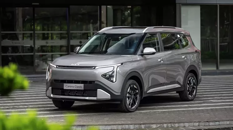 Kia Carens Clavis chính thức ra mắt Việt Nam, được định vị như bản cao cấp hơn của Carens, giá từ 639 triệu đồng