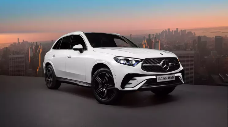 Mercedes-Benz GLC tăng giá bán, thêm bản mới có thể chạy hơn 120 km không tốn 1 giọt xăng