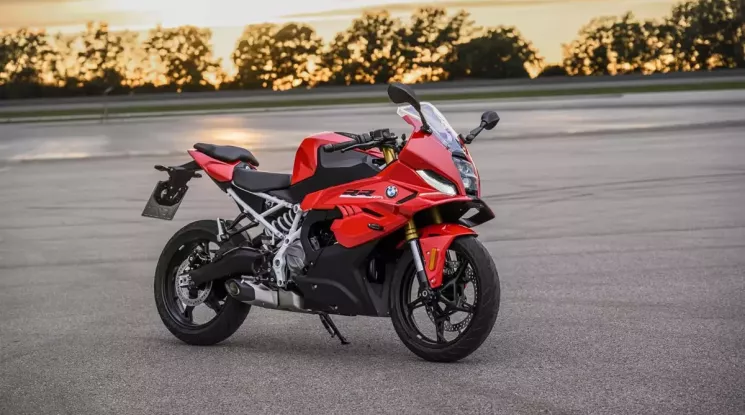 BMW F 450 RR ra mắt như phiên bản thu nhỏ và giá rẻ của "cá mập" S 1000 RR