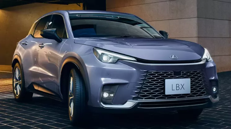 SUV nhỏ nhất của Lexus được nâng cấp nhẹ, thêm màn hình HUD và camera hành trình tiêu chuẩn