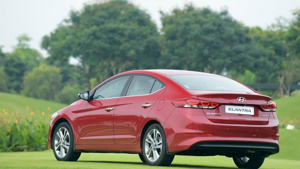 đuôi xe Hyundai Elantra 2017 đuôi xe Hyundai Elantra 2017 10