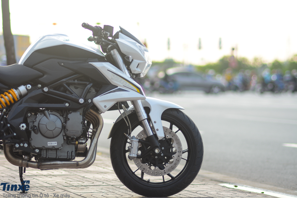Động cơ và khung sườn được giữ nguyên thiết kế như Benelli BN600i