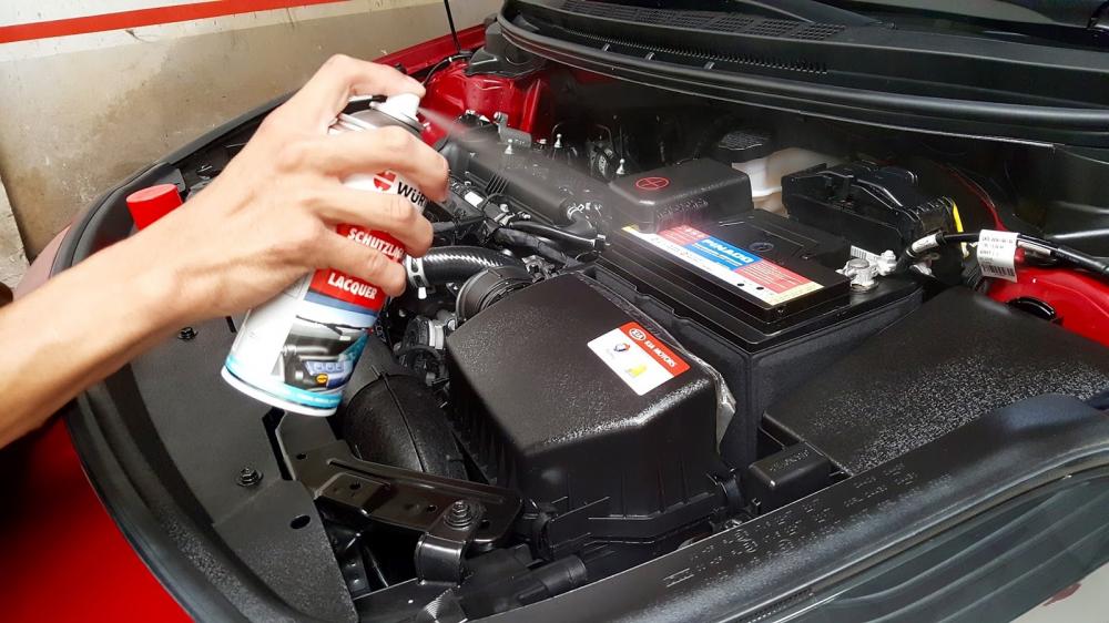 Dọn dẹp khoang máy ô tô, chuẩn bị đón Tết Nguyên đán