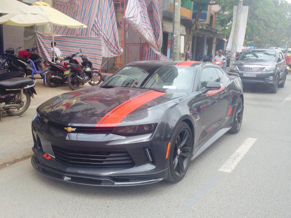 Chevrolet Camaro tại Đồng Nai được chủ nhân độ lại đèn hậu theo siêu xe ...