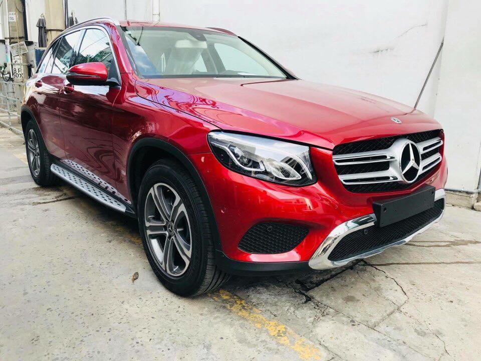 Mercedes-Benz GLC200 2018 có mặt tại một đại lý ở Hà Nội