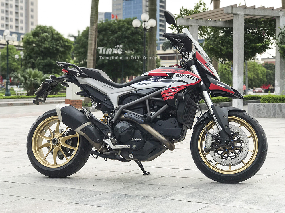 Ducati Hypermotard 821  haute performance 