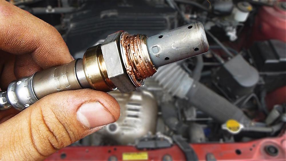 Đèn check engine bật vì hỏng bộ cảm biến ôxy Đèn check engine bật vì hỏng bộ cảm biến ôxy