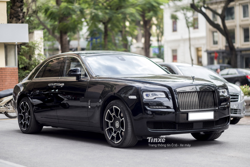 Rolls-Royce Ghost Black Badge có cửa mở ngược
