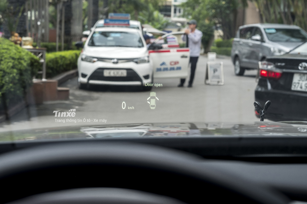 Xe tích hợp công nghệ HUD