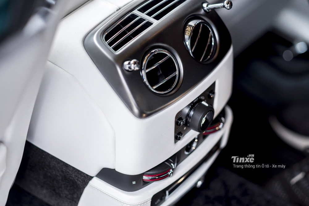 Cụm điều hoà tự động độc lập hai vùng cho hàng ghế sau