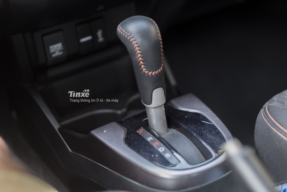 Hộp số vô cấp CVT mang lại cảm giác mượt mà khi vận hành của Honda Jazz.