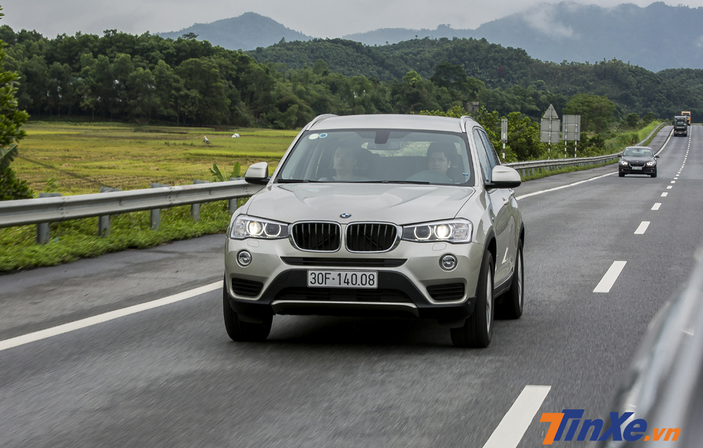 Trên đường trường với chế độ Sport thì BMW X3 xDrive20i mang lại cảm giác lái mạnh mẽ hơn.