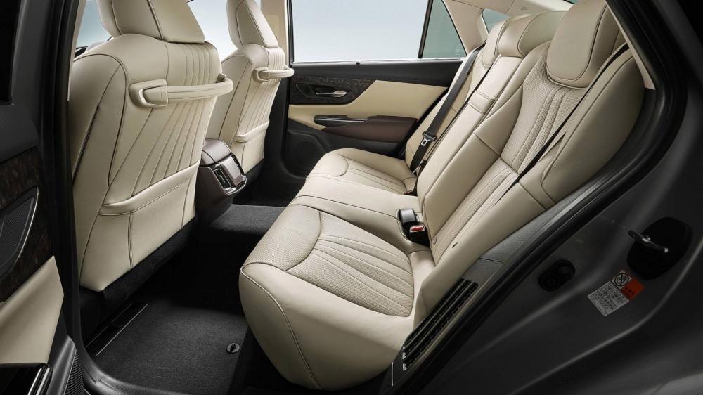 Hàng ghế sau của mẫu sedan hạng sang cỡ lớn