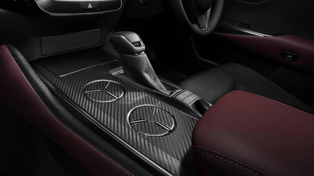 Toyota Crown 2018 có 3 tùy chọn động cơ tại thị trường Nhật Bản