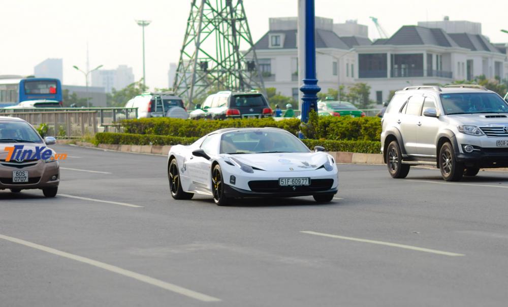  Đây là 1 trong số 11 chiếc Ferrari nằm trong bộ sưu tập siêu xe của Trung Nguyên.