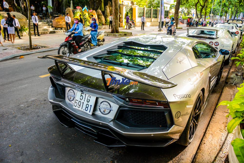  Không chỉ độ body kit mà hãng DMC còn thông nòng động cơ Lamborghini Aventador LP700-4 lên công suất 900 mã lực. 