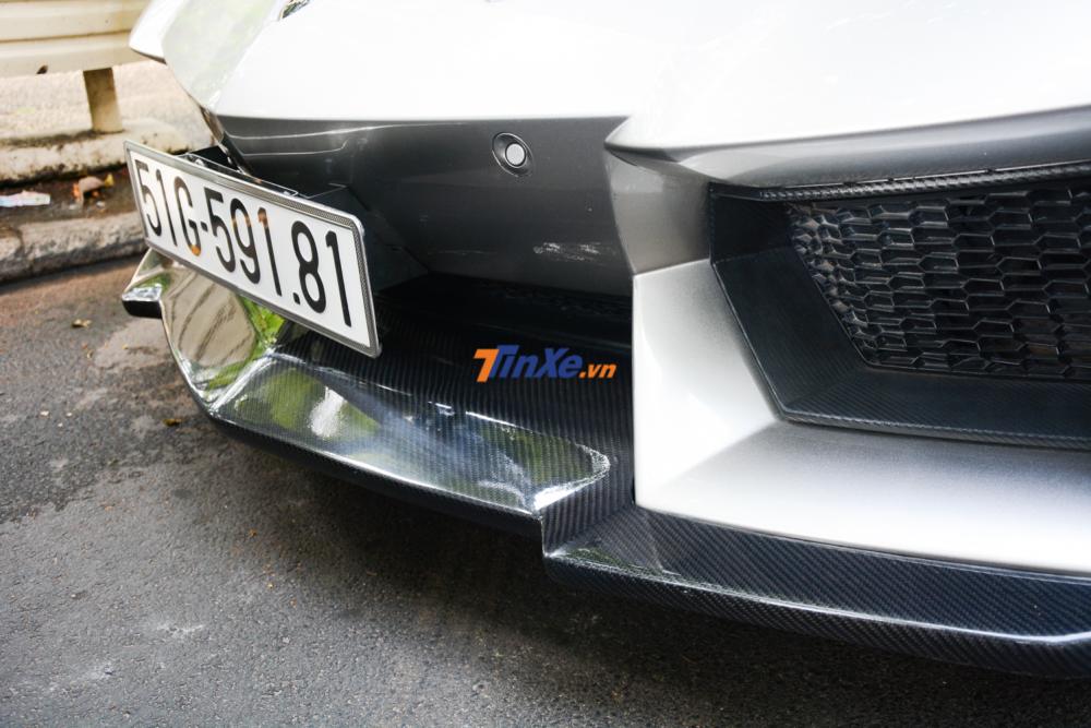 Bản độ body kit DMC mang đến cho siêu xe Lamborghini Aventador LP700-4 cánh lướt gió phí trước
