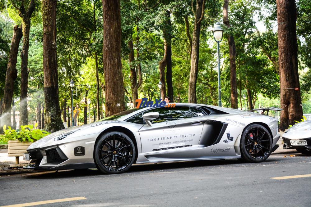 Ngoại thất chiếc Lamborghini Aventador LP700-4 độ body kit DMC lúc về tay Chủ tịch Trung Nguyên không được độ thêm chi tiết nào.