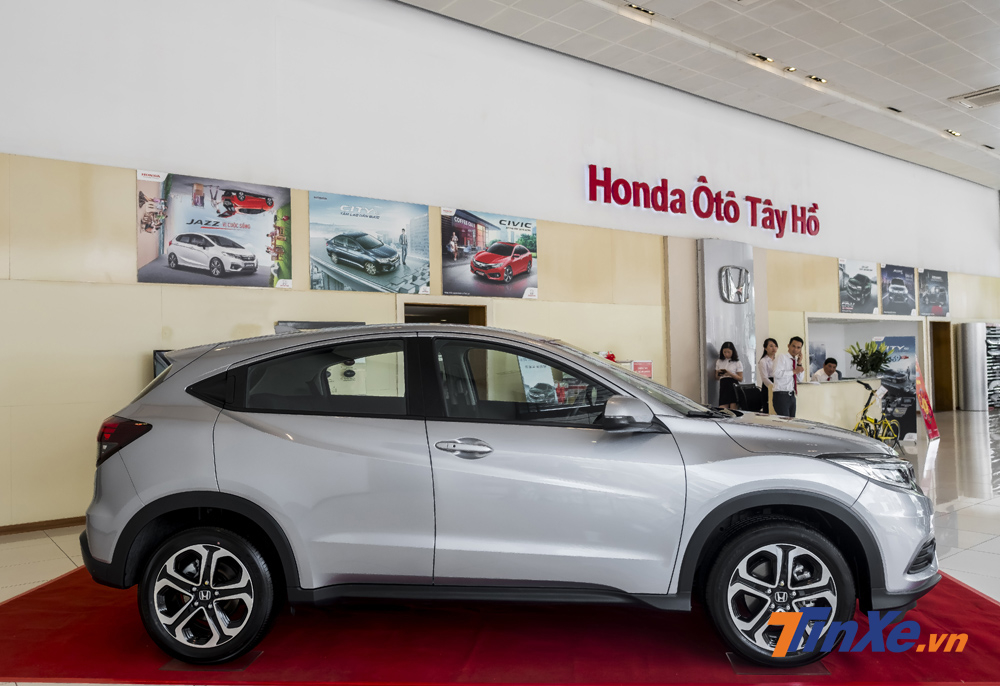 Honda HR-V sở hữu các số đo DxRxC tương ứng là 4.294 x 1.772 x 1.605mm cùng chiều dài cơ sở đạt mức 2.610mm.