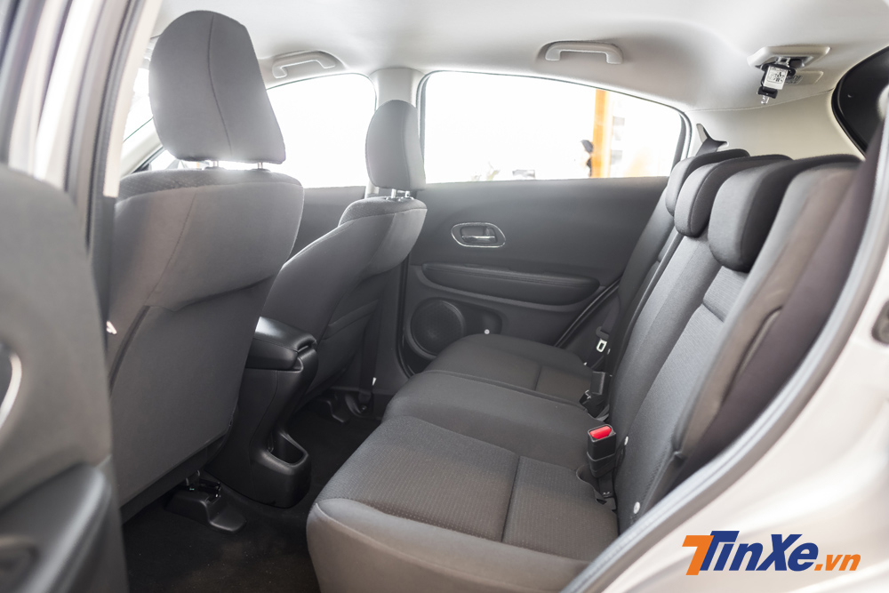Với chiều dài cơ sở 2.610mm, Honda HR-V mang lại một không gian khá rộng rãi cho hàng ghế thứ 2.