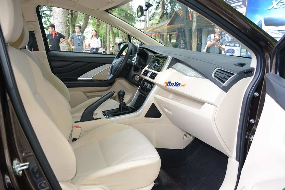 Phanh tay của Mitsubishi Xpander 2018 thiết kế quá to gây cảm giác nặng nề