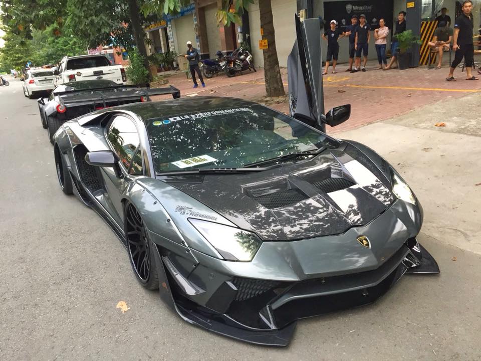 Lamborghini Aventador độ body kit bản giới hạn Liberty Walk gần 3 tỷ đồng  tại Sài thành