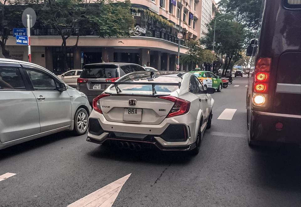 Không thua kém Khánh Hoà, Bình Thuận cũng có Honda Civic độ body kit ...