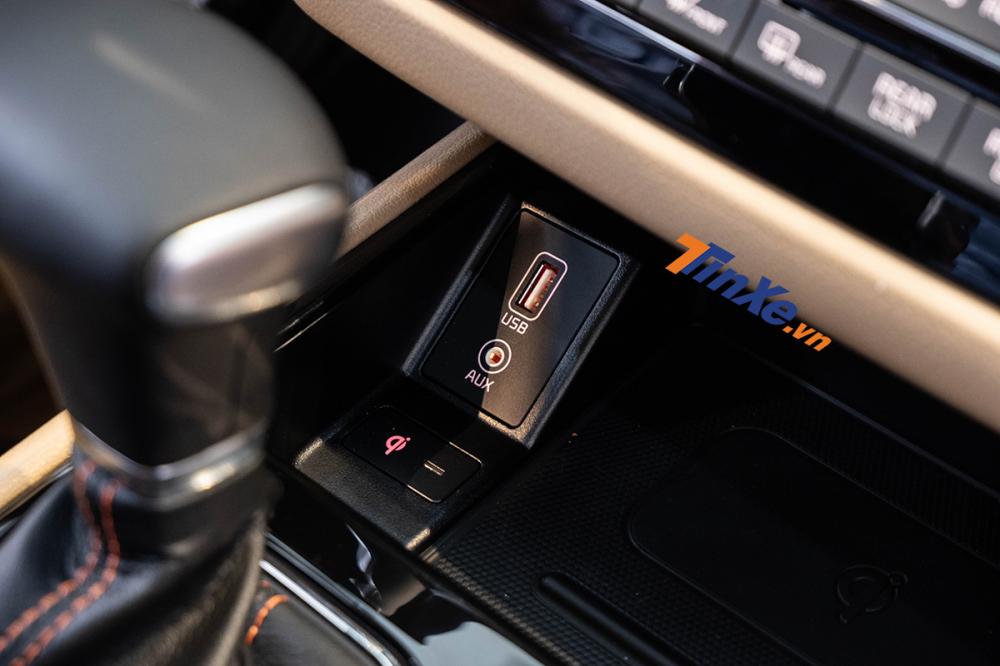 Đánh giá nhanh Kia Sedona 2018: thêm tiền thêm sang