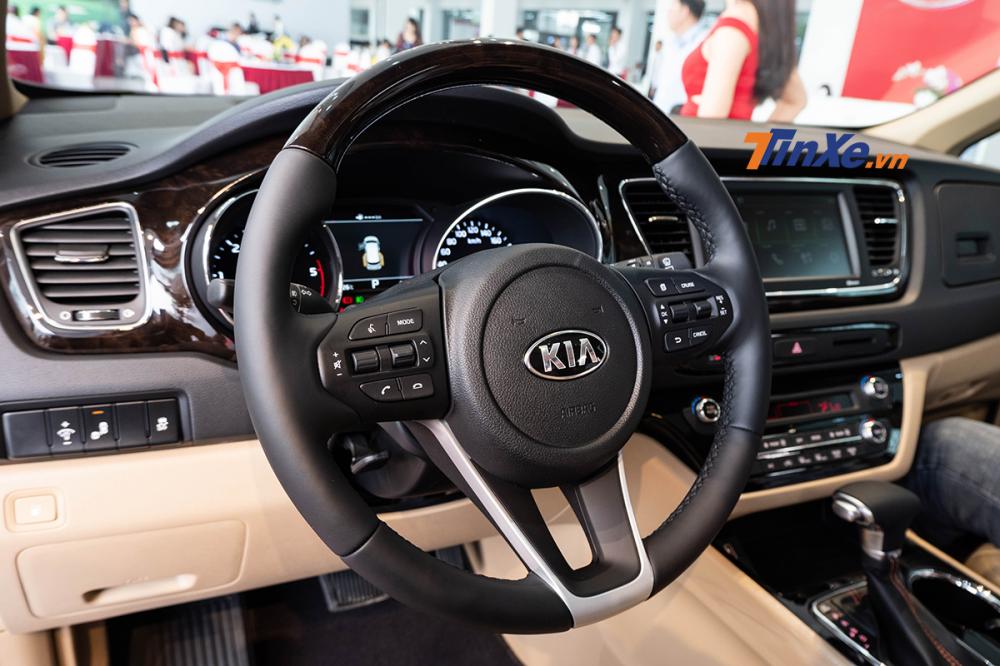 Đánh giá nhanh Kia Sedona 2018: thêm tiền thêm sang