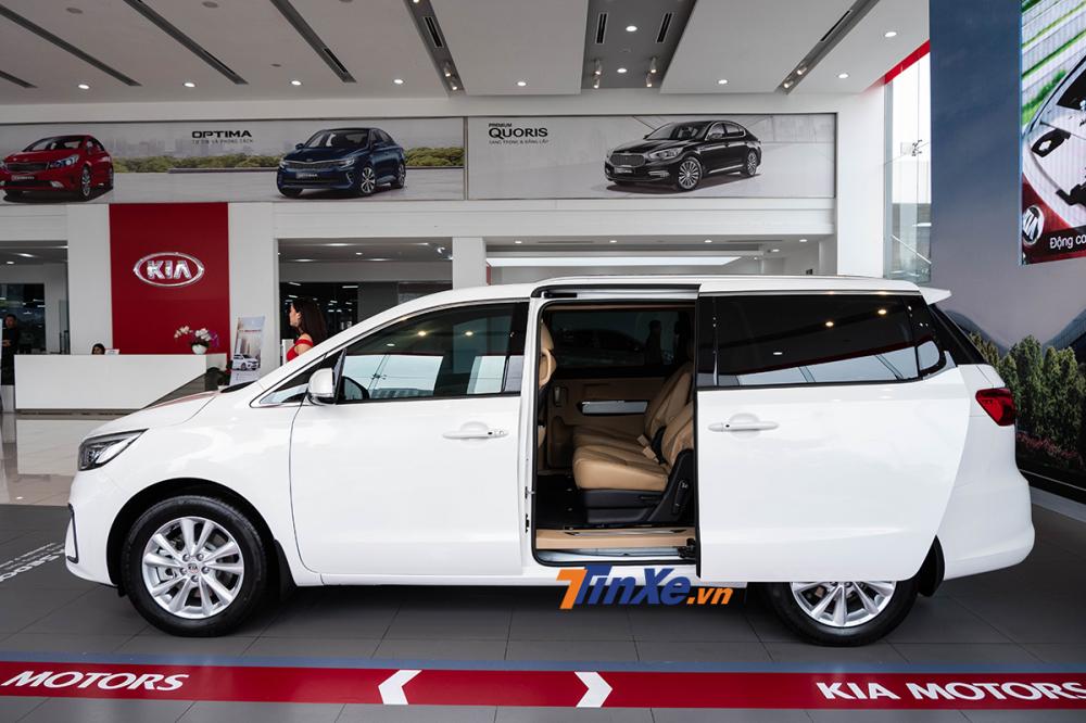 Đánh giá nhanh Kia Sedona 2018: thêm tiền thêm sang