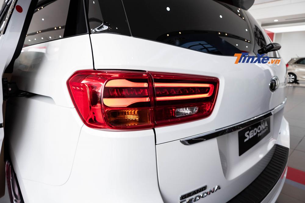 Đánh giá nhanh Kia Sedona 2018: thêm tiền thêm sang