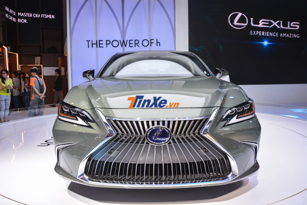 Thiết kế phía trước của Lexus ES 300h