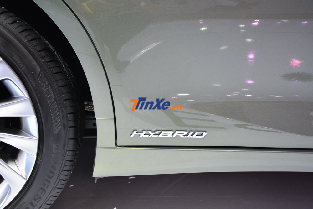 So với thế hệ cũ, phiên bản 2019 của ES 300h được cải thiện đáng kể về khả năng vận hành