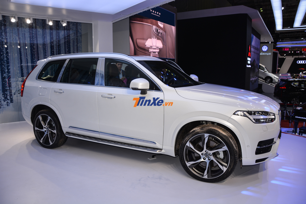 Bỏ ra số tiền gần 7 tỷ đồng, khách hàng Việt sẽ nhận về một chiếc Volvo XC90 Excellence chỉ có vài thay đổi nhỏ so với phiên bản Volvo XC90 Inscription Bỏ ra số tiền gần 7 tỷ đồng, khách hàng Việt sẽ nhận về một chiếc Volvo XC90 Excellence chỉ có vài thay đổi nhỏ so với phiên bản Volvo XC90 Inscription
