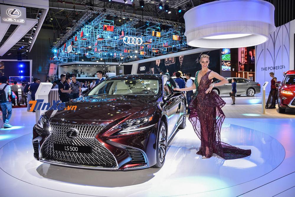 Soi kỹ chi tiết Lexus LS 500 vừa được ra mắt tại VMS 2018