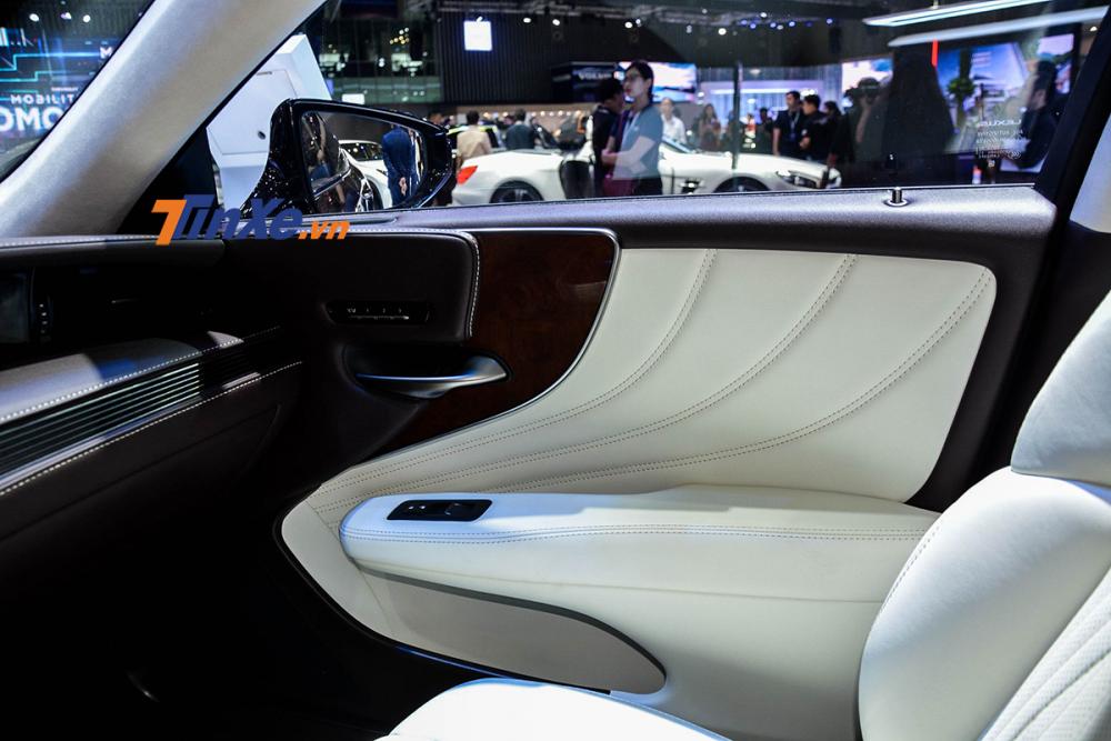 Soi kỹ chi tiết Lexus LS 500 vừa được ra mắt tại VMS 2018