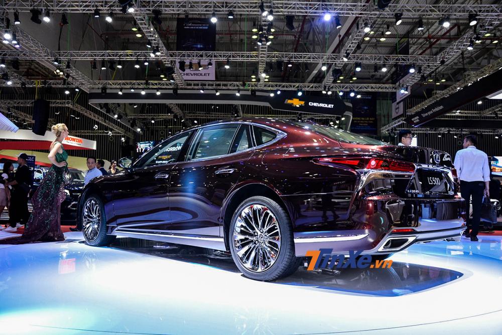 Soi kỹ chi tiết Lexus LS 500 vừa được ra mắt tại VMS 2018