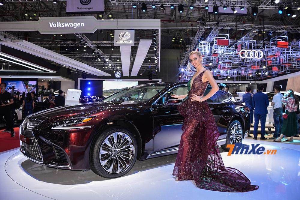 Soi kỹ chi tiết Lexus LS 500 vừa được ra mắt tại VMS 2018