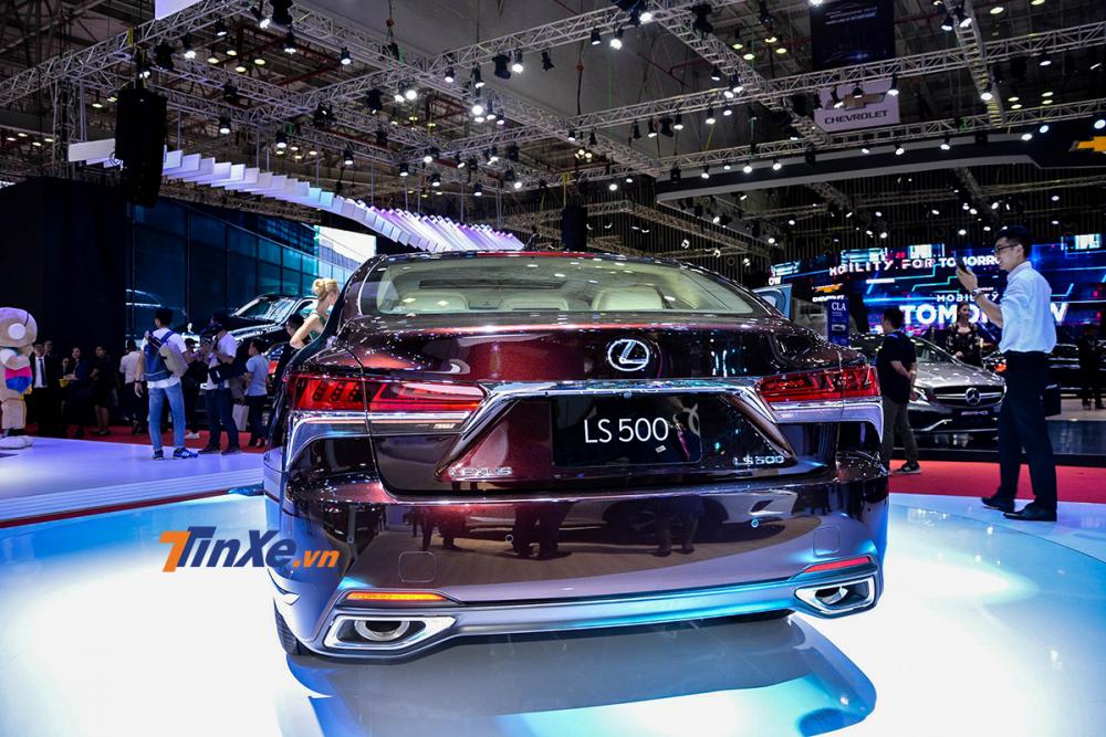 Soi kỹ chi tiết Lexus LS 500 vừa được ra mắt tại VMS 2018