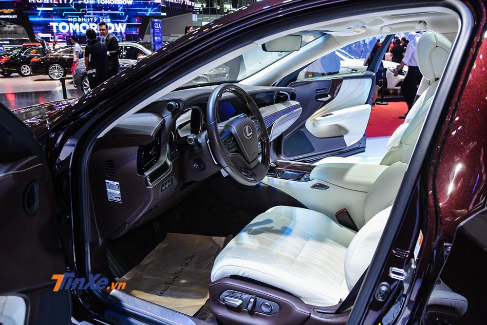 Soi kỹ chi tiết Lexus LS 500 vừa được ra mắt tại VMS 2018