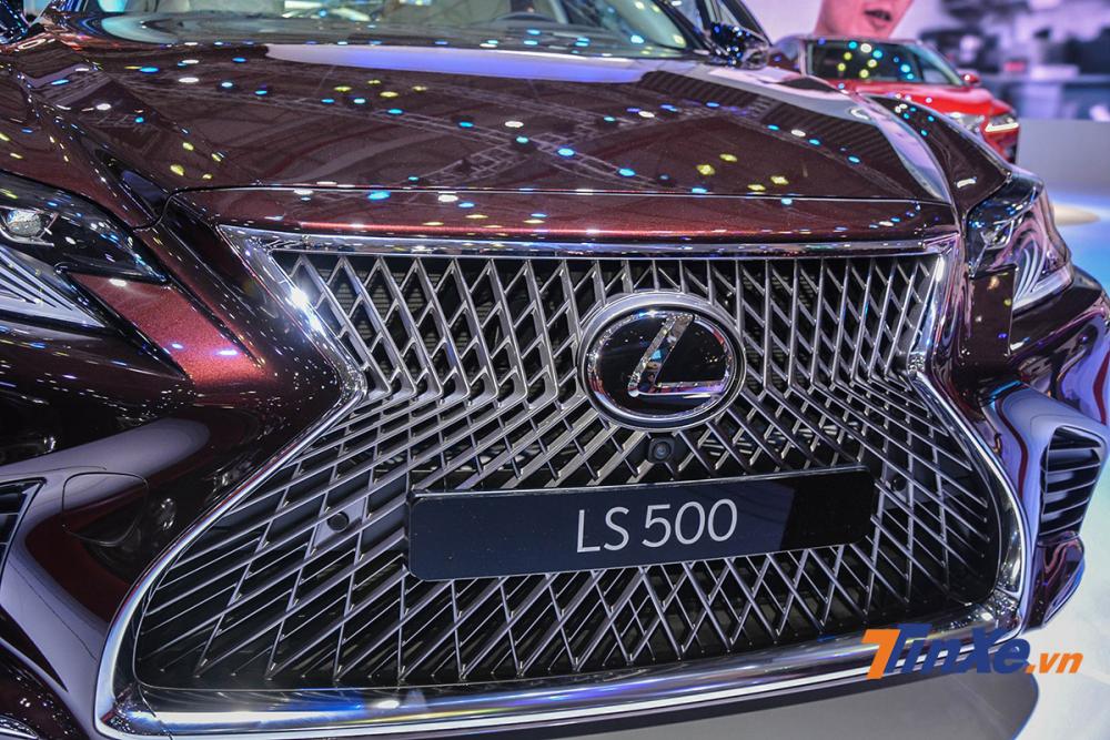 Soi kỹ chi tiết Lexus LS 500 vừa được ra mắt tại VMS 2018