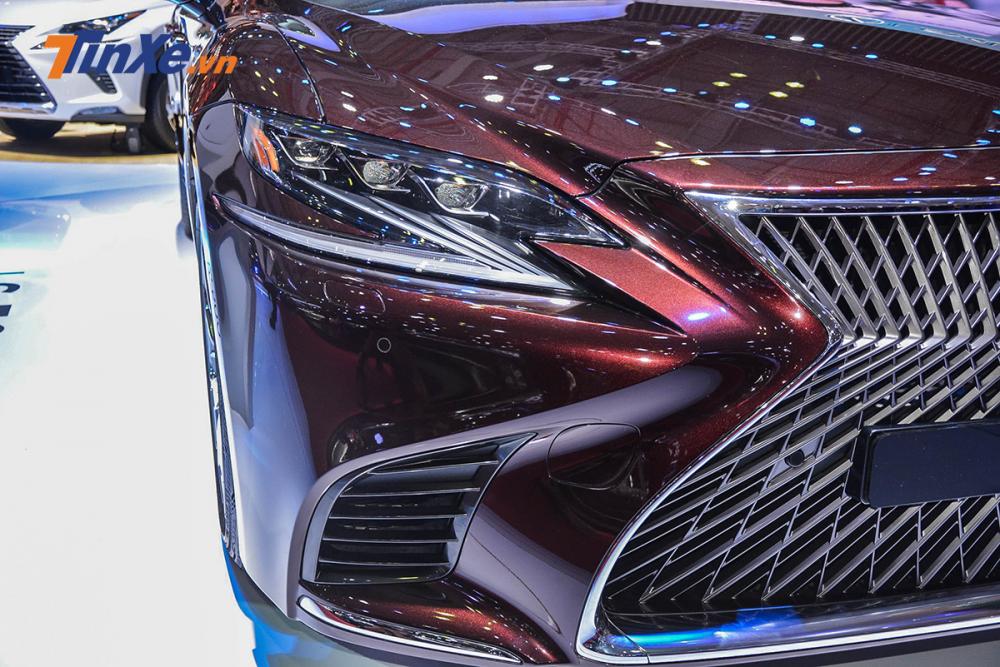 Soi kỹ chi tiết Lexus LS 500 vừa được ra mắt tại VMS 2018