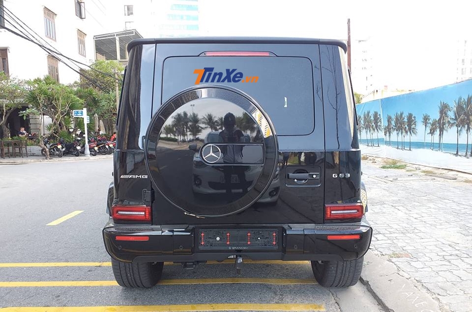 Ngoại hình xe vẫn giữ dáng vuông vức như mẫu xe ra đời đầu tiên 1979 Ngoại hình xe vẫn giữ dáng vuông vức như mẫu xe ra đời đầu tiên 1979