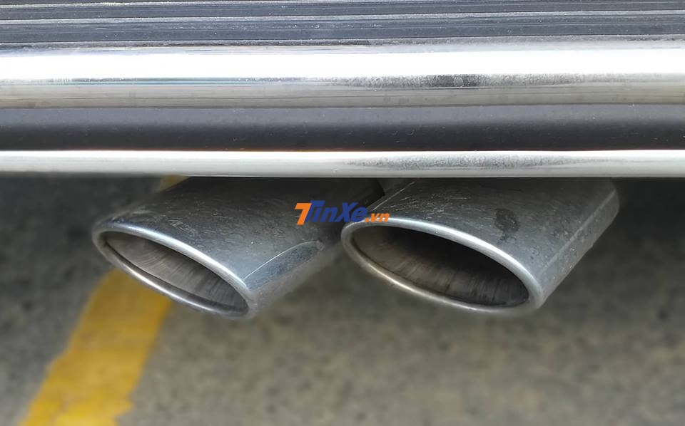 Cặp ống xả kép đặt bên hông xe Mercedes-AMG G63 Edition 1 2019 Cặp ống xả kép đặt bên hông xe Mercedes-AMG G63 Edition 1 2019