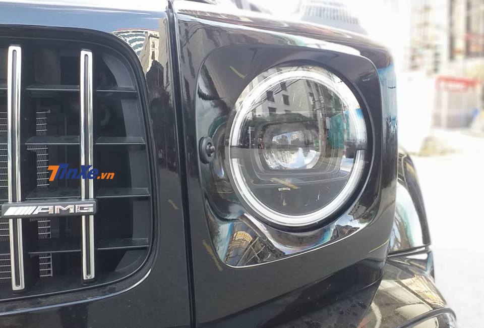 Cụm đèn pha tròn dạng LED tích hợp luôn cả dải đèn LED chiếu sáng ban ngày Cụm đèn pha tròn dạng LED tích hợp luôn cả dải đèn LED chiếu sáng ban ngày