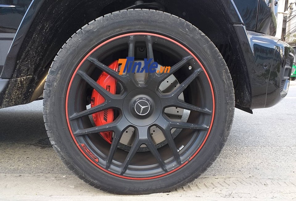 bộ la-zăng đa chấu kép sơn đen mờ là đặc trưng của Mercedes-AMG G63 Edition 1 2019 bộ la-zăng đa chấu kép sơn đen mờ là đặc trưng của Mercedes-AMG G63 Edition 1 2019