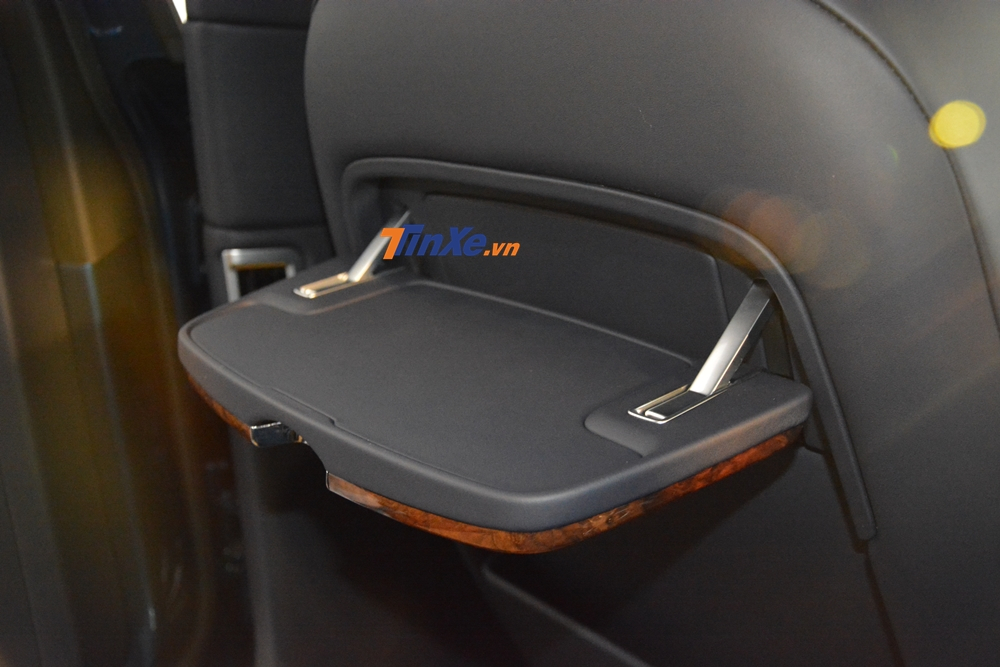 Bàn làm việc nhỏ của Bentley Flying Spur V8 S